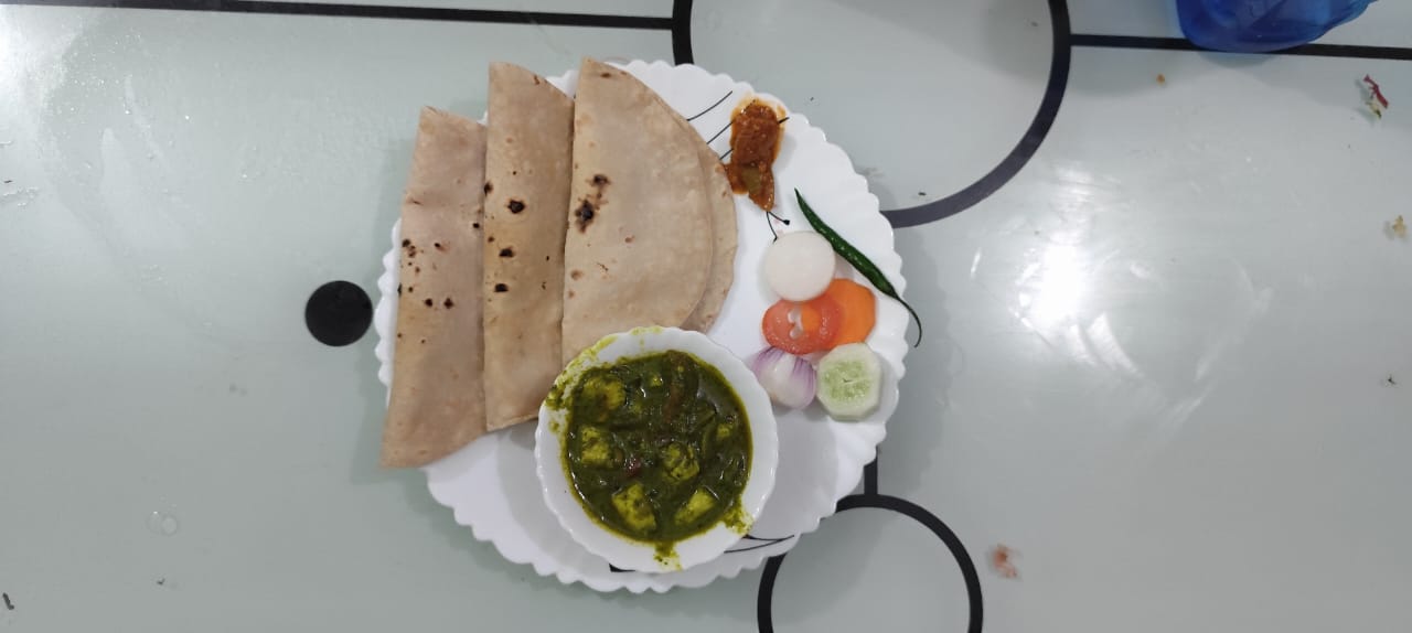 Roti, palak paneer